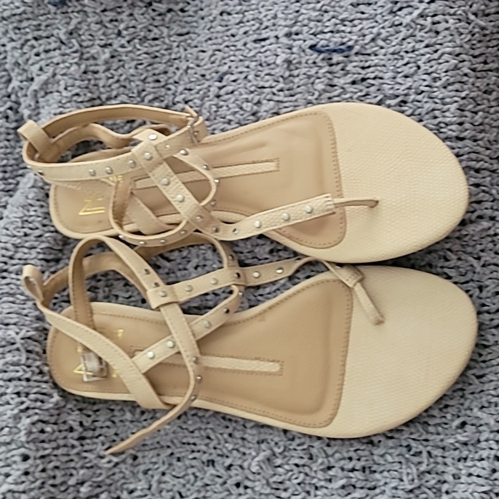 New directions sandals never worn no tags but sticker on bottom.